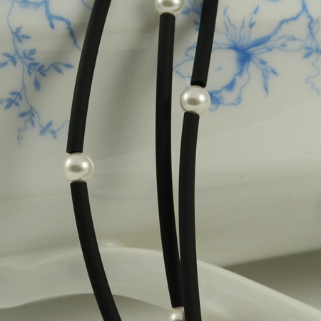 Pearl black necklace. Black neoprene necklace with Swarowski pearls