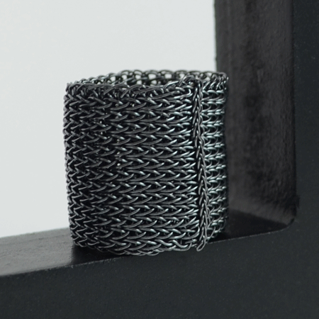 Dark mesh ring