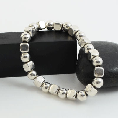 Silver ball bracelet