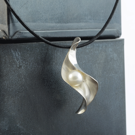 Pearl in pod silver pendant