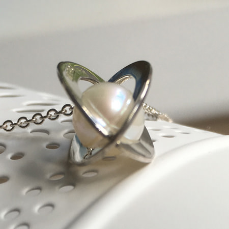 Silver pearl pendant