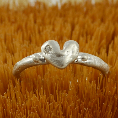 Petite-silver heart-ring from Amery Carriere