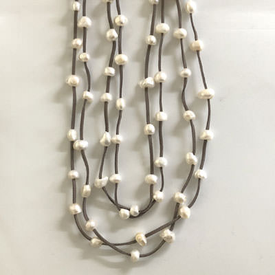 Pearl necklace leather