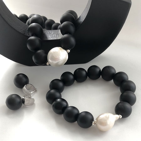onyx pearl bracelet with pearl