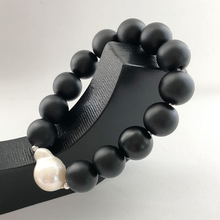 onyx and pearl bracelet