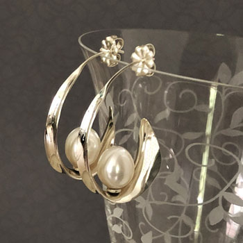 cradled pearl earring sterling silver