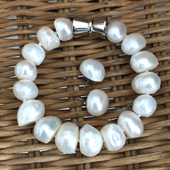 Baroque pearl bracelet and studs