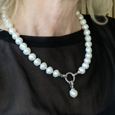 Chelsea pearl necklace