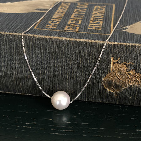 Pearl choker necklace