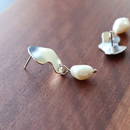 Modern silver pearl earrings