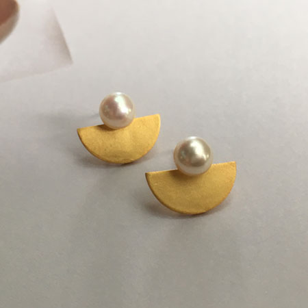 Gold pearl earrings