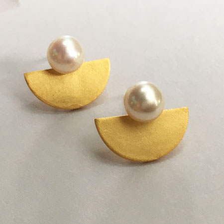 Fanned pearl earrings