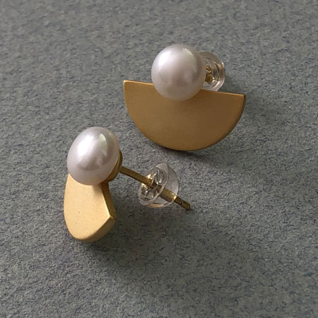 pearl gold studs