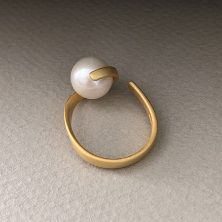 Modern pearl ring