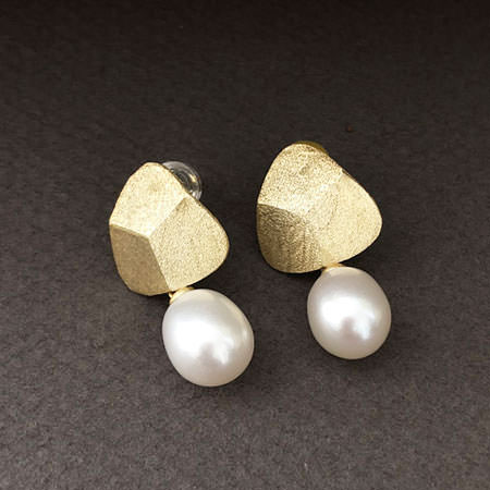 Modern pearl studs