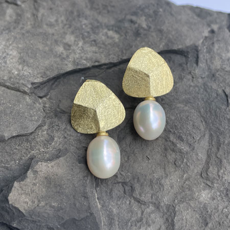 Gold pearl earrings