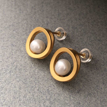 Unique pearl studs
