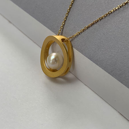 Small gold pearl necklace
