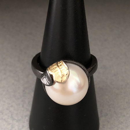 Interesting pearl ring