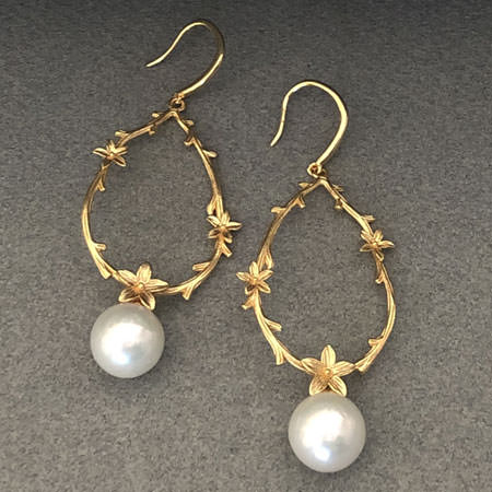 Gold pearl drop earrings