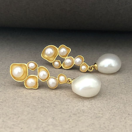 Water drop pearl earrings