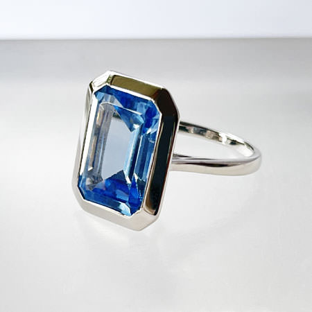 Blue sapphire ring