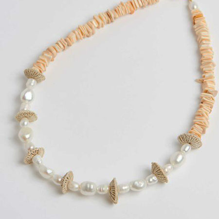 Beachy pearl necklace