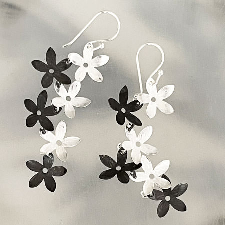 Flower drop earrings