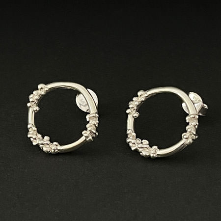 Open circle stud earrings